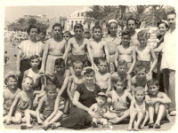 Colonias escolares en Mazarrón. Niños y maestros de las Escuelas Graduadas de El Palmar. Año: 1955 Colonias escolares en Mazarrón. Niños y maestros de las Escuelas Graduadas de El Palmar. Año: 1955