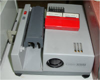 Proyector de diapositivas CABIN 2000R. Año: 1972