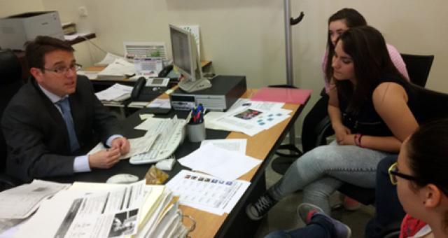 Los alumnos de la Cooperativa Bestprice del IES lES Los Albares visitan la oficina principal del BMN de Cieza Los alumnos de la Cooperativa Bestprice del IES lES Los Albares visitan la oficina principal del BMN de Cieza