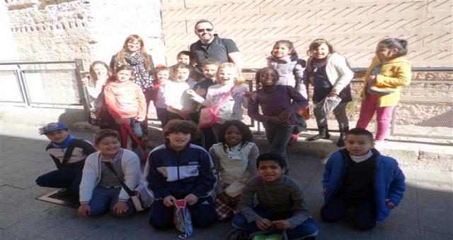 El profesor Román Ruiz Guirao con los alumnos de segundo que realizaron el proyecto El profesor Román Ruiz Guirao con los alumnos de segundo que realizaron el proyecto