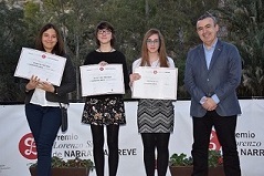 Las ganadoras junto a Lorenzo Silva Las ganadoras junto a Lorenzo Silva