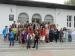 Participantes en la entrada del centro escolar "Sv. Kliment Ohridski"