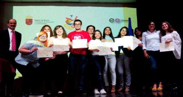 Descripción: La Comunidad facilitó que 68 alumnos obtuvieran la doble titulación de Bachiller en español y francés durante el curso 2015-2016