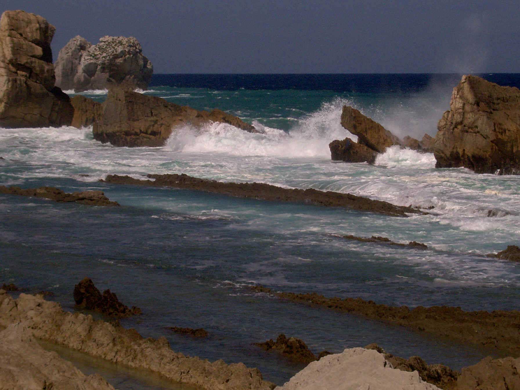 Erosin de la roca por el mar. Autores: De Mier y Leva