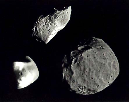 Montaje fotogrfico de tres asteroides por la sonda Galileo.