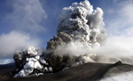 La erupción del volcán, en una imagen del pasado abril. | AP