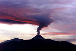 Volcán en erupción. Foto: REUTERS