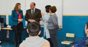El consejero de Educación visita el Centro de Educación Especial Pérez Urruti